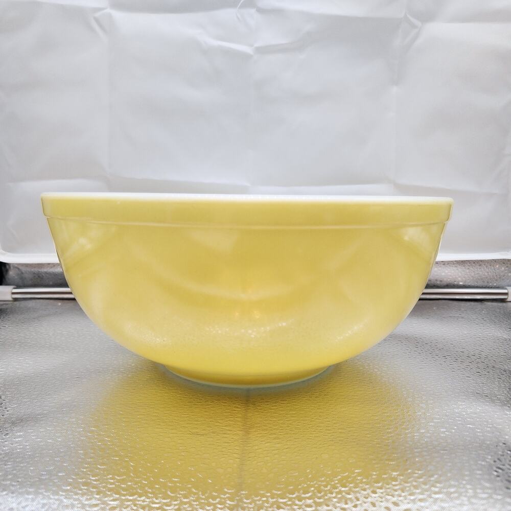 Vintage 1950’s PYREX “Primary Yellow” #404 4 Qt Nesting Mixing Bowl